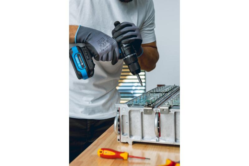 HÖGERT akkubormašina 18V, set z baterijo, polnilcem, nastavkom za bite, svedri.