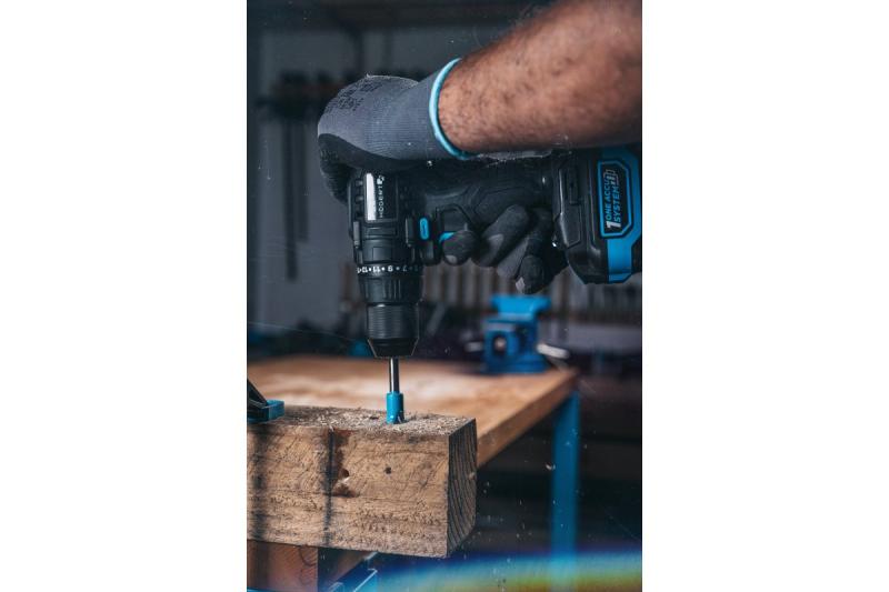 HÖGERT akkubormašina 18V, set z baterijo, polnilcem, nastavkom za bite, svedri.