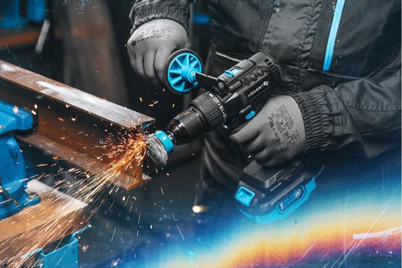 HÖGERT Brushless akumulatorski vijačnik set, 18V, z držalom za bite, magazinom za bite, polnilcem in baterijo.