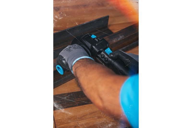 HÖGERT Brezžični kotni brusilnik s pedalnim stikalom, 125MM, 18V, set z baterijo, polnilnikom, dodatki