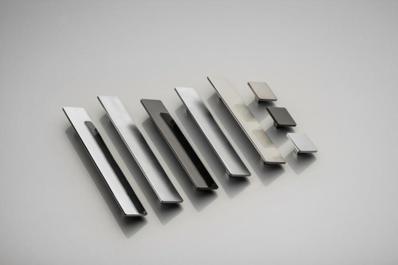 Ročaj iz cinka HILL Oblika umetnosti C=160mm črna krom
