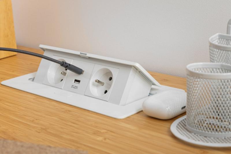 Mehki izvlečni modul za vtičnice.