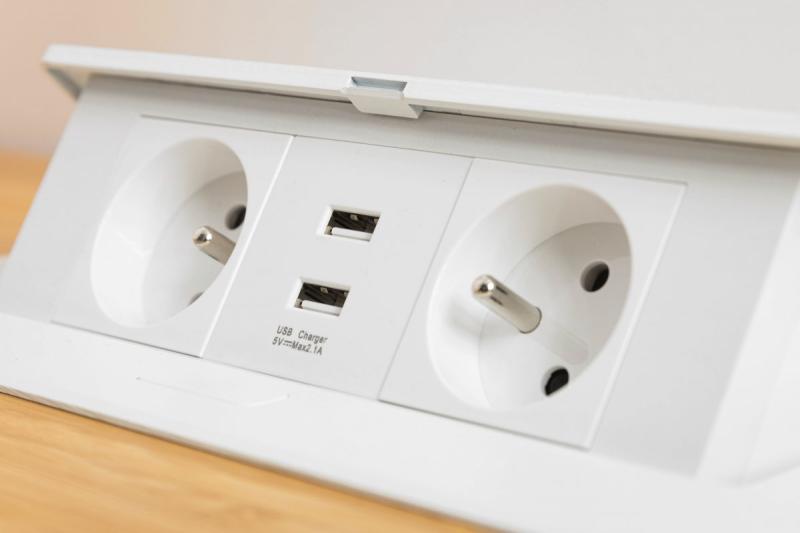 Mehki izvlečni modul za vtičnice.