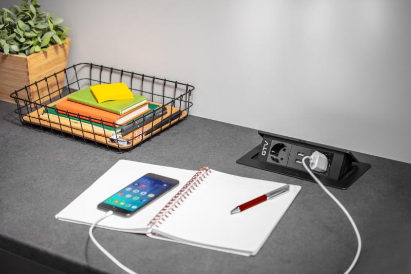 Podaljšek za namizni računalnik SOFT 2x vtičnica schuko, USB 2.1A, napajalni kabel z vtičem, črn