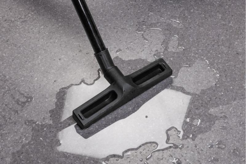 Univerzalni mokri in suhi sesalnik 20 l