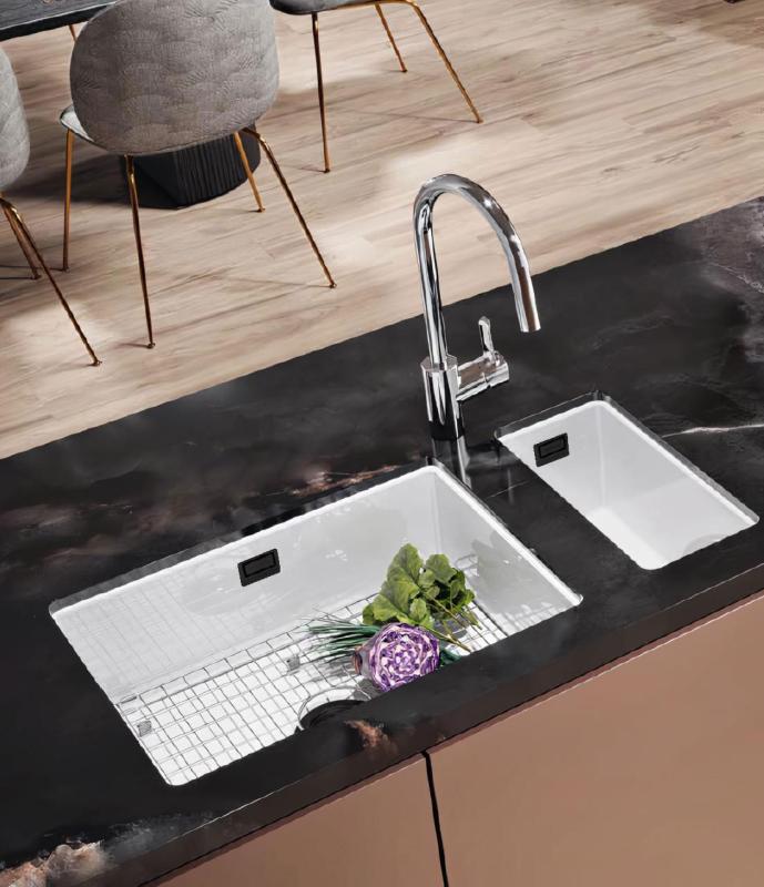 Ausmann Ceramic Ember Keramični Bel polovični umivalnik za površinsko in podpovršinsko montažo 174 x 400 mm z črnim čepom 1208971504