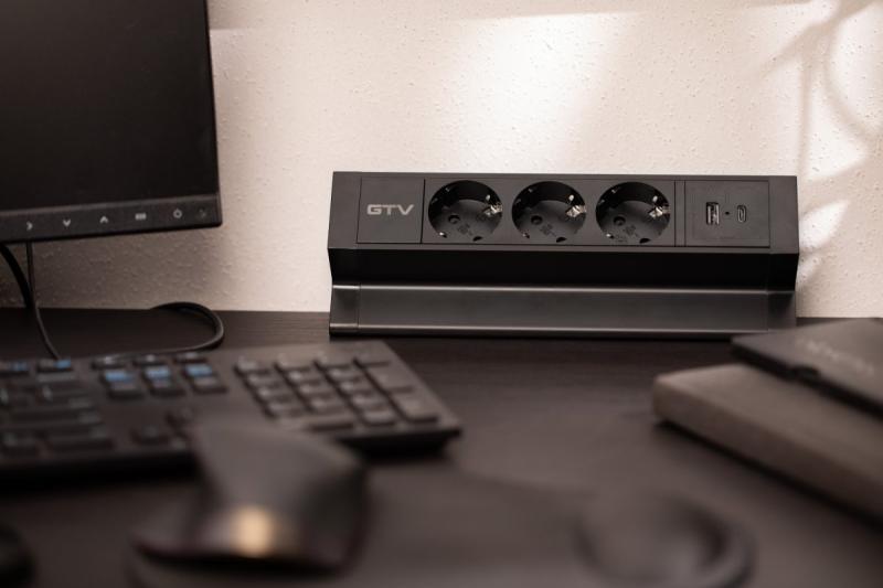 Pohištvena vtičnica BASCO, 3xSHUKO, USB A+C, kabel 1,5 m, črna