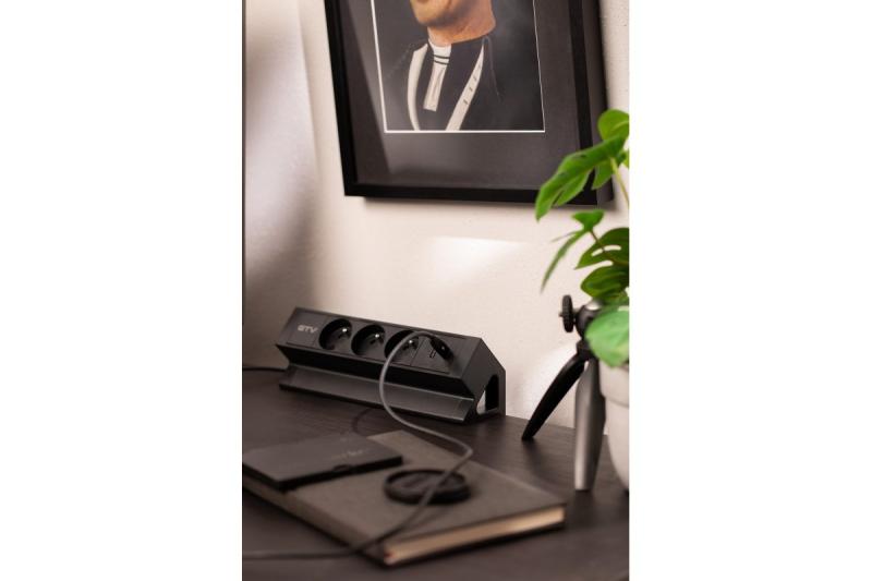 Vtičnica za pohištvo Basco, 3 x vtičnica z ozemljitvijo, USB A+C, 1,5 m kabel, črna z montažo