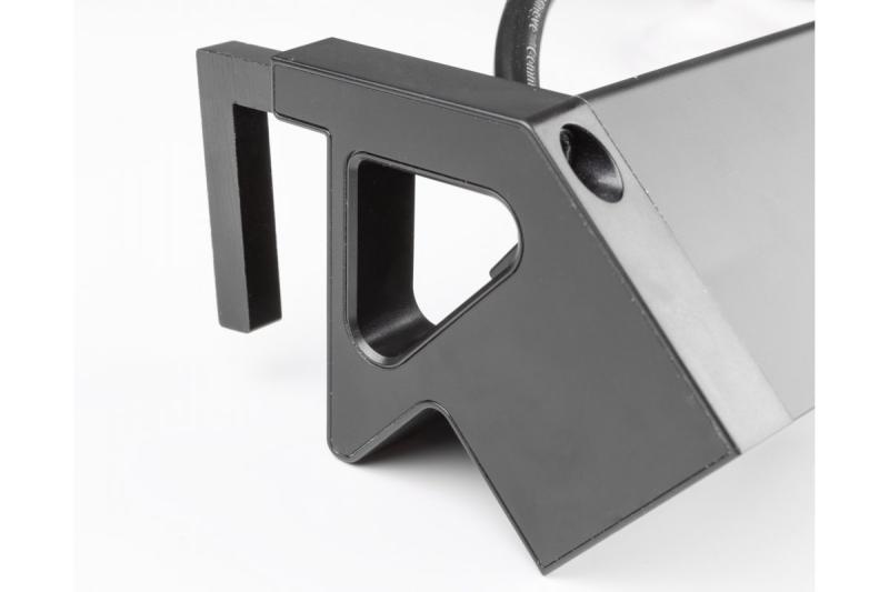 Vtičnica za pohištvo Basco, 3 x vtičnica z ozemljitvijo, USB A+C, 1,5 m kabel, črna z montažo