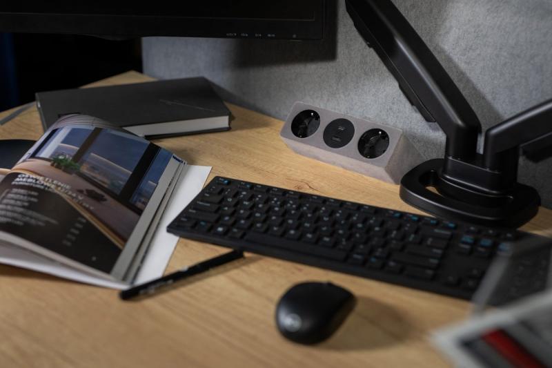 Pohištvena vtičnica SOFITO, 2xSHUKO, USB A+C, kabel 1,5 m, siva flisaka