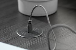 Brezžična polnilna naprava s hitrim polnjenjem, vgradna, črna