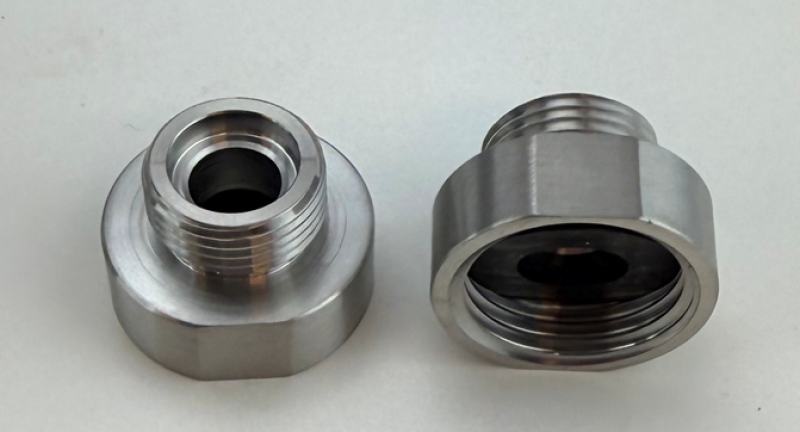 Pure.Sink Prehodni nastavek iz nerjavečega jekla z zunanjim premerom 3/8 (moški) in notranjim premerom 1/2 (ženski) Komplet 2 kosov PS3812-00