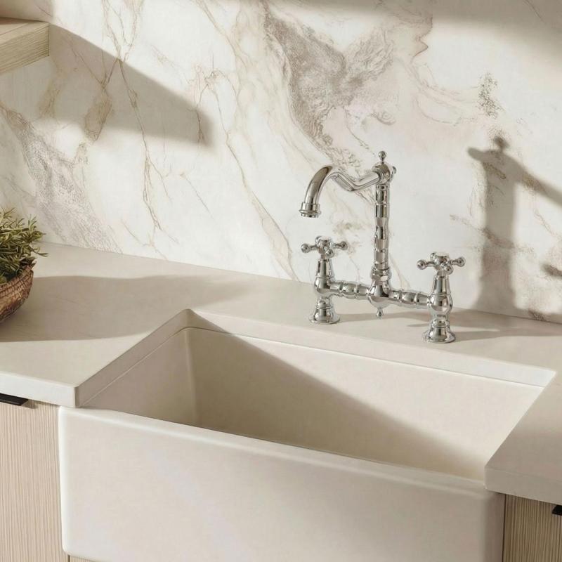 Aquanello Heritage Ascot Klasična kuhinjska pipa v nostalgijskem slogu s kromiranimi križnimi ročaji CR-4001-HA