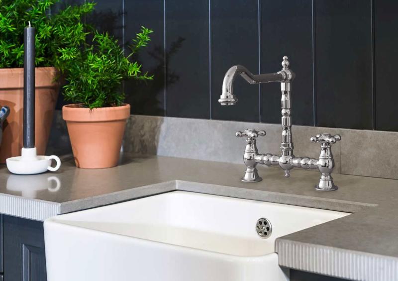 PB Nostalgijska kuhinjska pipa za na most, kromirana, z zvezdastimi ročaji in kotnim izlivom PBN.CHR.H.ST.